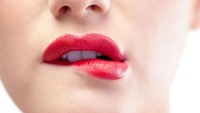 Bentuk Bibir Sering Nggak Simetris? Ini 2 Lip Liner yang Bantu Rapikan Outline