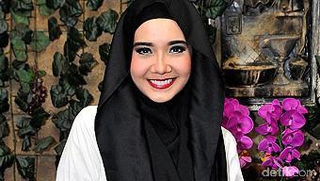  Foto Transformasi Gaya Hijab Wanita Indonesia dari Masa 