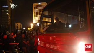 Ahok akan Rekrut Pengangguran Bersihkan Transjakarta