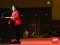 Kala Megawati Memborong Batik di Rakernas PDI-P