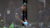 Polisi terus melengkapi alat bukti untuk dapat mengungkap kasus kematian Mirna, termasuk memburu siapa pelakunya dan apa motifnya. (CNN Indonesia/Safir Makki)