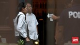 Polisi mencoba melakukan analisis ilmiah dengan meneliti sampel kandungan dari lambung, hati, dan empedu Mirna. Kopi Mirna pun harus diteliti lagi. (CNN Indonesia/Safir Makki)