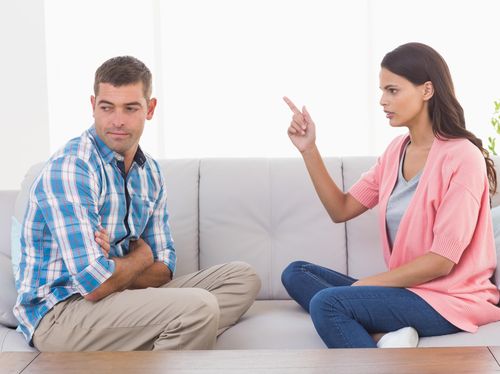 Menyikapi Istri yang Sering Menjelek-jelekkan Suami di Depan Anak Menyikapi Istri yang Sering Menjelek-jelekkan Suami di Depan Anak