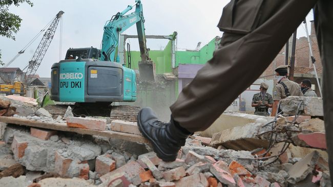 Ahok Gusur 92 Rumah di Bukit Duri Hari Ini