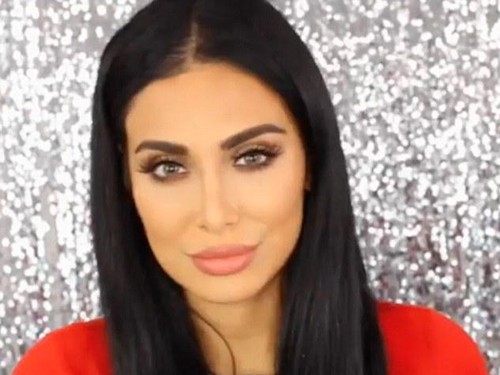 Blogger Huda Beauty Habiskan Rp 53 Juta Sebulan untuk Beli Kosmetik Blogger Huda Beauty Habiskan Rp 53 Juta Sebulan untuk Beli Kosmetik
