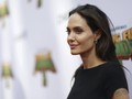 Angelina Jolie Menangis Lepas Anak Kuliah di Korea Selatan