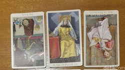 Alasan Psikologis Ramalan Tarot Jadi Pegangan Hidup Andalan Gen Z