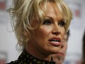 Pamela Anderson Bicara Rumor Cinta dengan Pendiri WikiLeaks