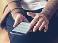 Cek Ponsel Setiap 7 Menit, Perempuan Sulit Jauh dari Medsos