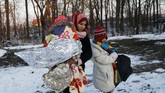 Fotografer Reuters, Marko Djurica, mengatakan beberapa pengungsi asal Suriah dan Irak tidak pernah melihat salju. Djurica mengatakan,
