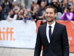 Tobey Maguire Pimpin Pernikahan Mantan Istri dengan Konglomerat