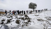 Sekitar 1.000 pengungsi dari Suriah, Afghanistan dan Irak tiba di Presevo, Serbia, setiap harinya. (Reuters/Marko Djurica)
