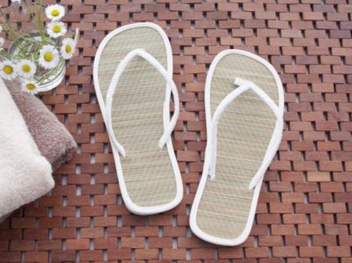 Hati-hati yang Suka Pakai Sandal Jepit, Kaki Bisa Kena Gangguan Parah Ini Hati-hati yang Suka Pakai Sandal Jepit, Kaki Bisa Kena Gangguan Parah Ini