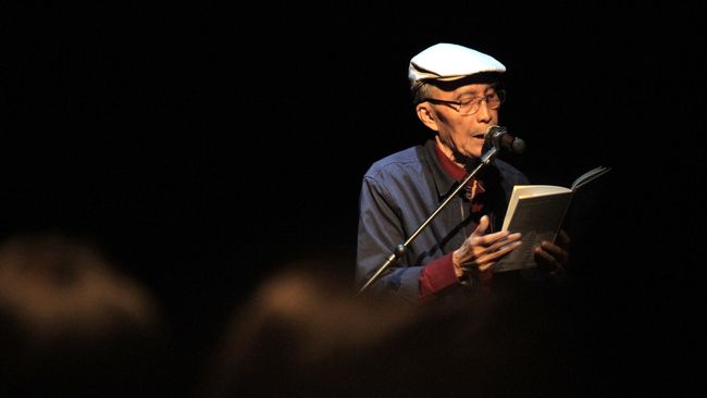 Sapardi Djoko Damono: Bikin Puisi Jangan Marah