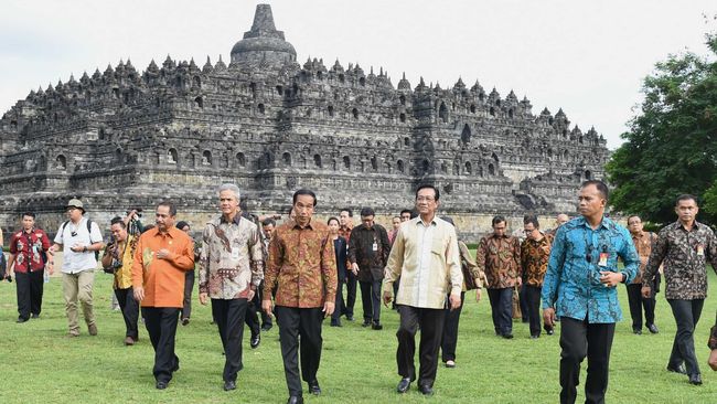 Candi Borobudur Dikunjungi 3 7 Juta Wisatawan Selama 2016