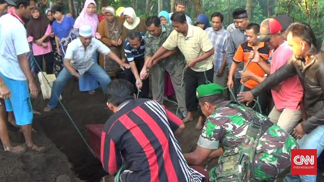 Kalimat Maaf Keluarga Iringi Pemakaman Pelaku Teror Thamrin