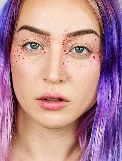 Bintik Freckle Warna-warni di Wajah Jadi Tren Kecantikan di Instagram Bintik Freckle Warna-warni di Wajah Jadi Tren Kecantikan di Instagram