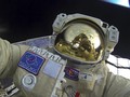 Baju Ruang Angkasa Neil Armstrong ke Bulan Mulai Terkoyak