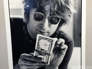 Cetak Rekor! Gitar John Lennon Laku Rp 46 Miliar