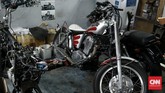 Salah satu motor restorasi dari motor Suzuki Savage LS 650 cc, bikinan bengkel Satria di Jl. Cilobak 4, Gandul, Pondok Labu, Jakarta Selatan.