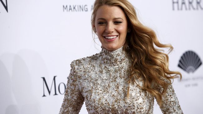 Blake Lively Alami Cedera Saat Syuting 'The Rhythm Section'