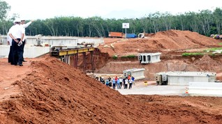 Penusuk Wiranto Korban Gusuran Proyek Tol Jokowi