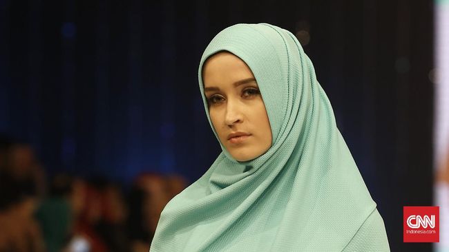 Tips Jaga Kelembapan Rambut  Wanita  Berhijab