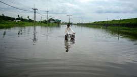 Jalan Trans Sulawesi Palu-Tolitoli Putus Akibat Banjir