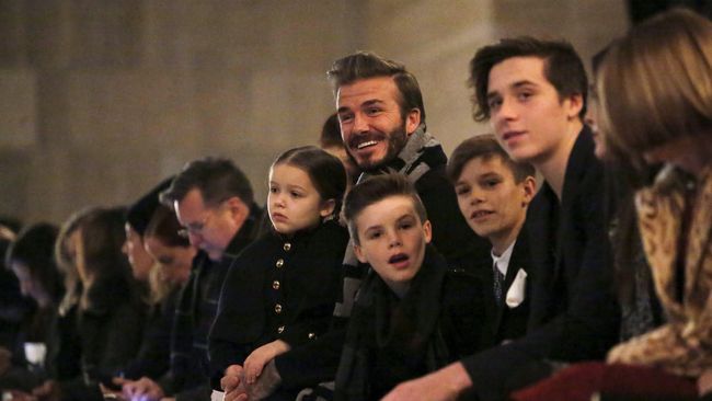 Foto Mesra Victoria Beckham Kembali Bantah Rumor Cerai