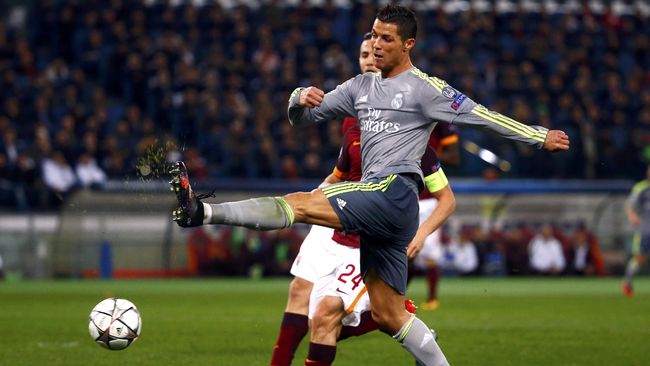 Ronaldo Jawab Kritik di Lapangan