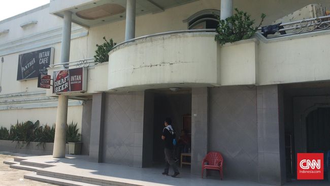 Razia Kalijodo, Polisi Temukan Ratusan Senjata di Kafe Intan