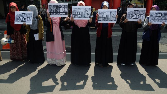 DPR Inisiasi RUU Anti LGBT Akibat Penolakan Banyak Fraksi