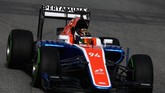 Hal paling berbeda dari MRT-05 adalah mesin yang disuplai oleh Mercedes dan transmisi oleh Williams. (Getty Images/Clive Mason)