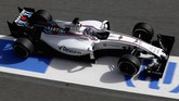 Valtteri Bottas menjajal mobil FW-38 Williams di Sirkuit Katalonia. Meski mempertahankan warna musim lalu, Williams mengatakan ada perubahan pada mesin mobil. (Getty Images/Clive Mason)