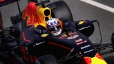 Tak banyak perubahan yang dilakukan Red Bull pada mobil. Setelah kisruh di akhir musim lalu, Red Bull pun masih menggunakan mesin Renault. (Getty Images/Clive Mason)