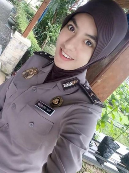 Dwi Tiara Rusci, Polisi Cantik Asal Sulawesi Tenggara Peserta Hijab Hunt 2016 Dwi Tiara Rusci, Polisi Cantik Asal Sulawesi Tenggara Peserta Hijab Hunt 2016