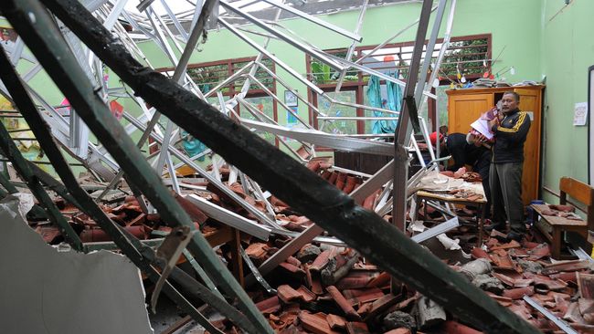 SD Ambruk di Depok, Depdikbud Janji Renovasi Ruangan Belajar