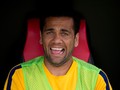 Dani Alves Dekati Rekor Giggs dan Dalglish