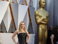Kate Winslet 'Depak' Harvey Weinstein dari Panggung Oscar