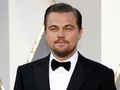 Potret Duet Brad Pitt dan Leonardo DiCaprio Bergaya '60-an