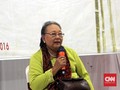 Nh Dini Terima Penghargaan Sepanjang Masa di UWRF 2017