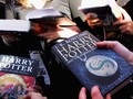 Pasangan Inggris Menikah di 'Dunia' Harry Potter