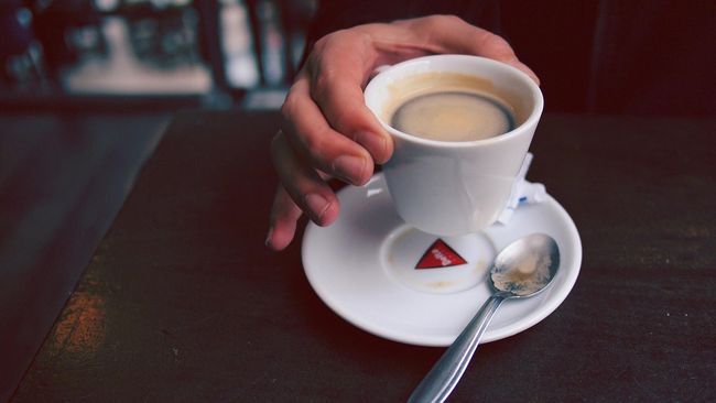 Alasan Kopi Bisa Buat Anda 'Kebelet' Buang Air Besar