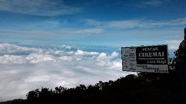 Jalur Pendakian Gunung Ciremai Masih Dibuka
