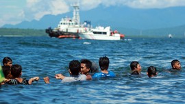 Pagi Ini Operasi Evakuasi Kapal Lct Rafelia II Dilanjutkan