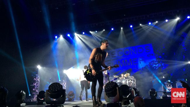 Konser, Personel 5 Seconds of Summer Bikin Lagu 'Nasi Goreng'