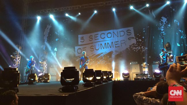 Mampir Jakarta, 5 Seconds of Summer Nyanyikan 18 Lagu