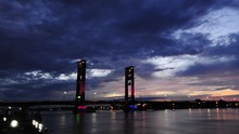 Jelang Asian Games, Lantai Jembatan Ampera Palembang Retak