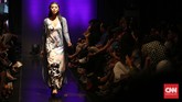Rossa mengatakan bahwa ‘Kinanti’ berarti cantik dan ia menunjukkannya lewat busana feminin dalam warna-warna cerah namun lembut. (CNN Indonesia/Safir Makki)
