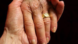 Nenek Nekat Pura-pura Hamil Agar Dinikahi Kekasih
